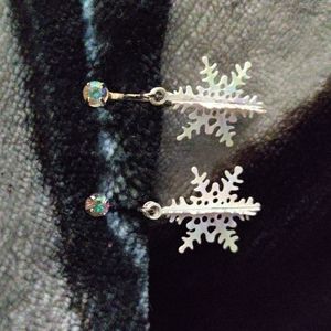 Vintage Avon Irredesent Stone Snowflake earrings